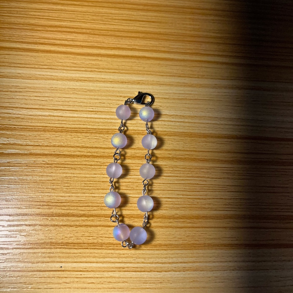 Elegant Opalescent Bead Bracelet